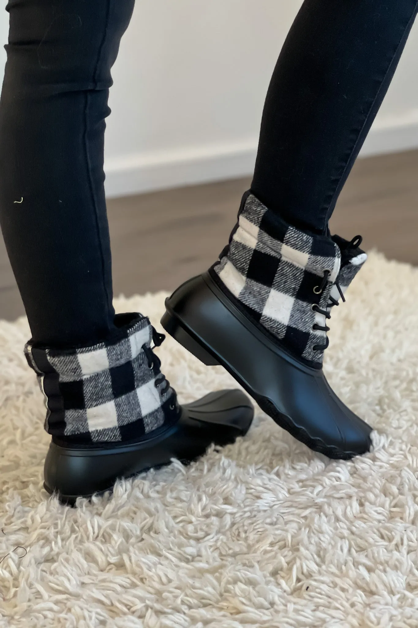 Gyspy Jazz Slush Plaid Snow Boot : Black/White