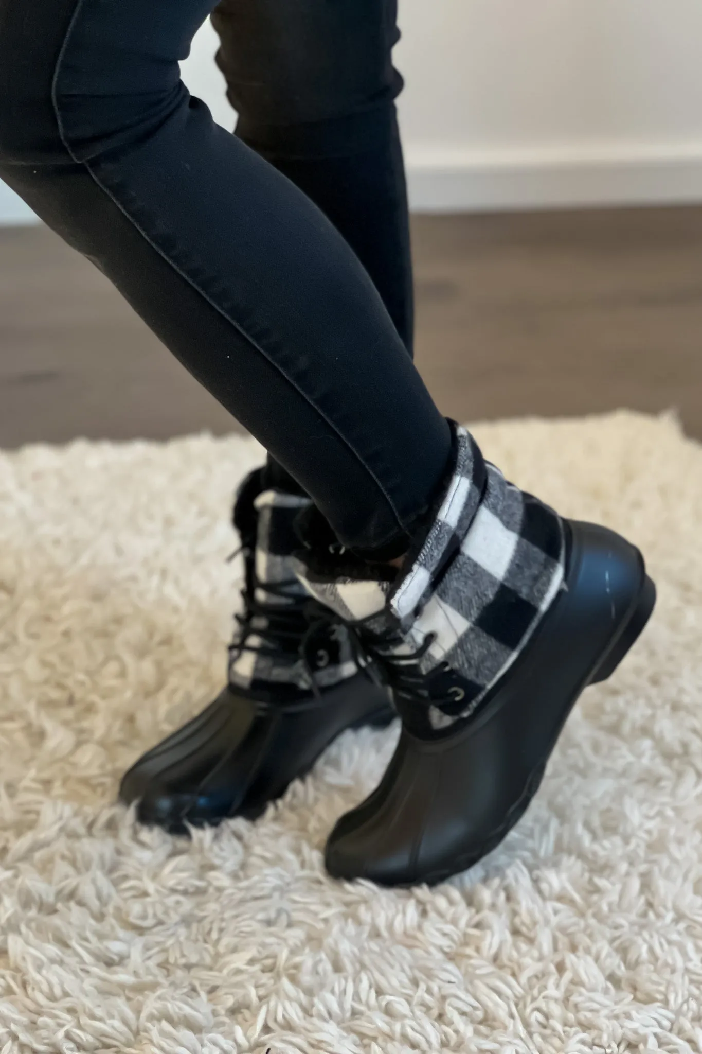 Gyspy Jazz Slush Plaid Snow Boot : Black/White